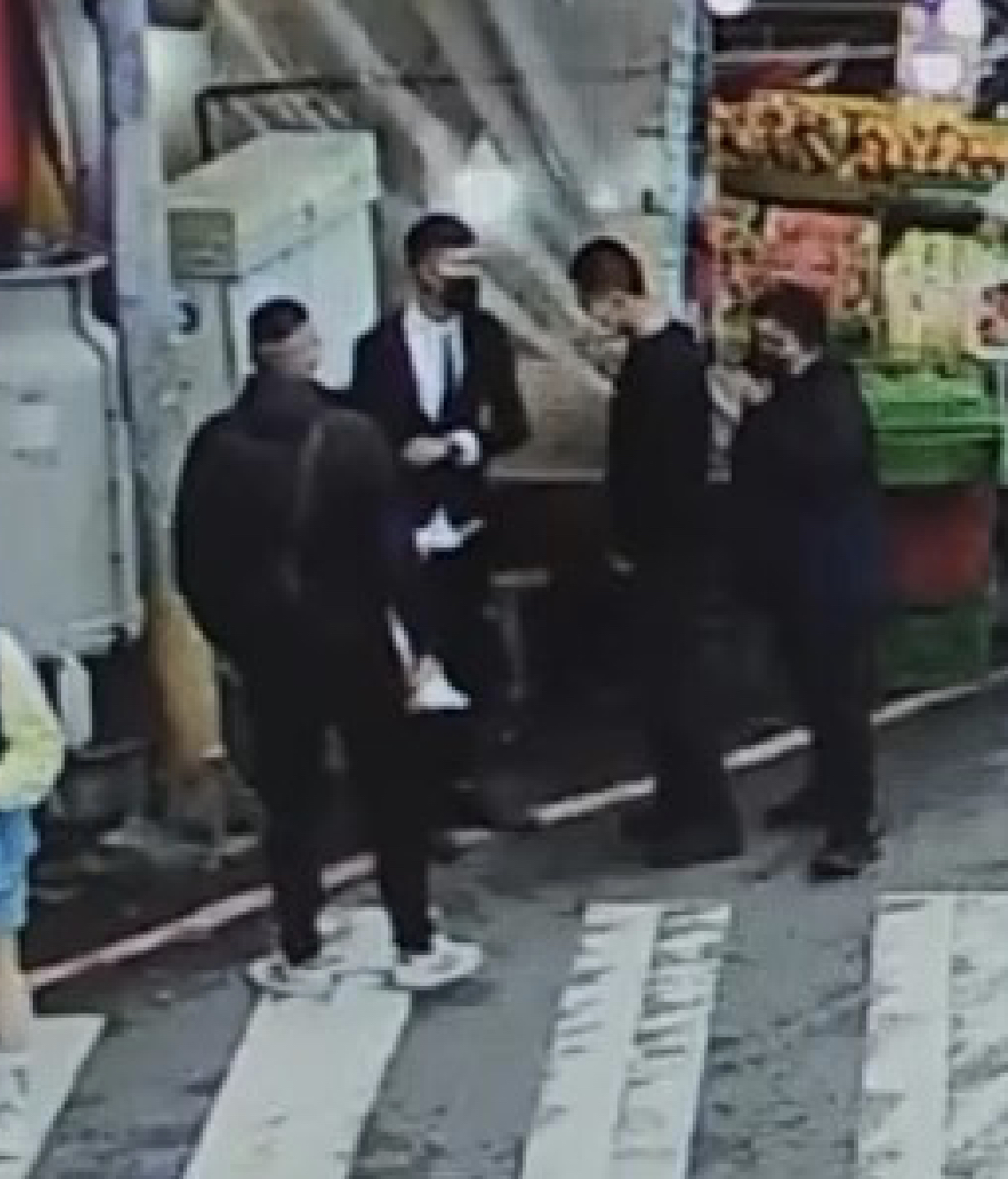 假冒刑警ㄧ方出面攔截詐款。(記者徐煜勝翻攝)