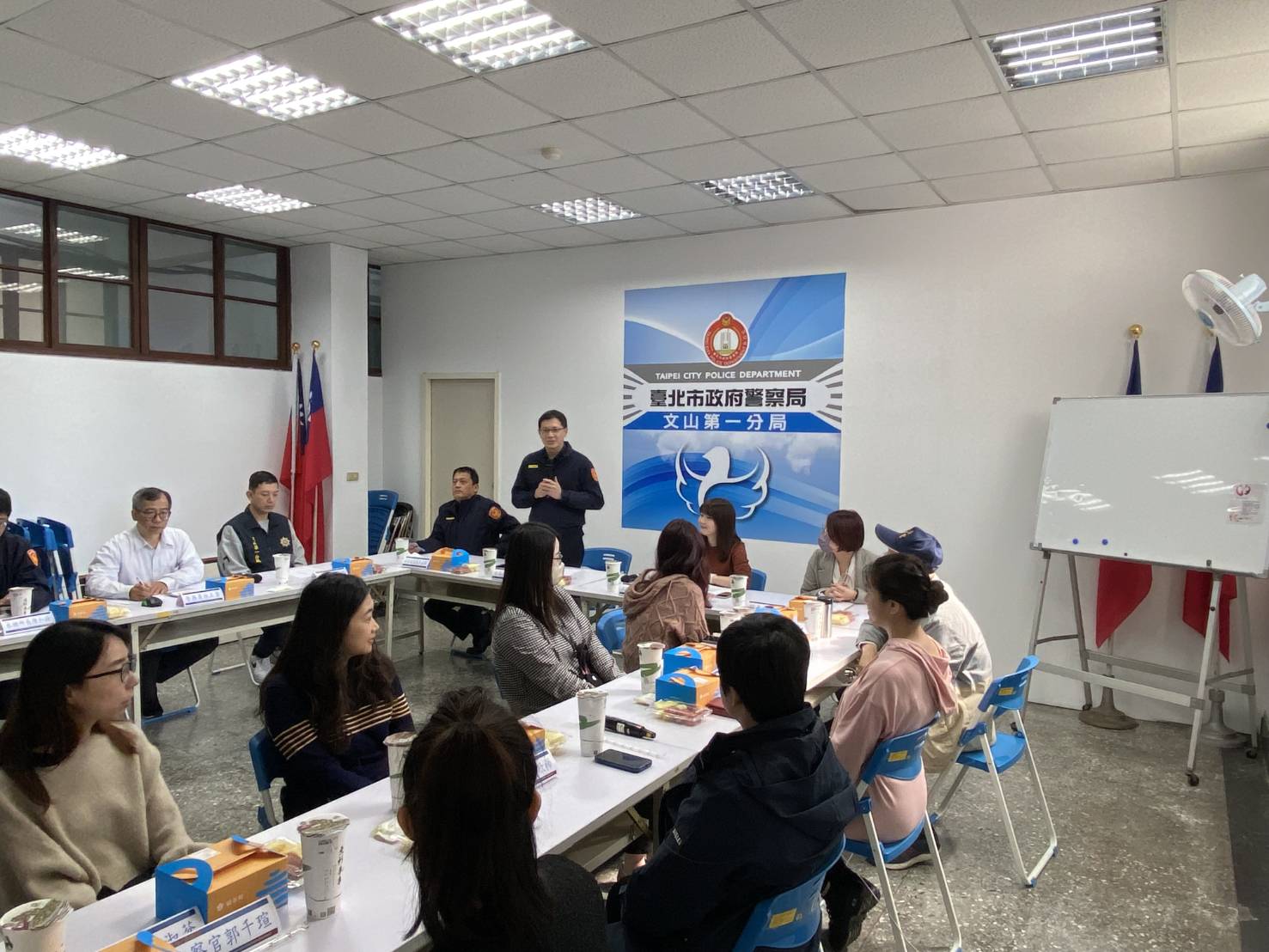 臺北地檢署與文山分局合作選舉查察座談會強調無底線執法,防範科技賄選威脅。(記者張艷君翻攝)