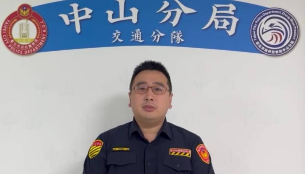 交通分隊長陳禾明說明。(記者林金聖翻攝)