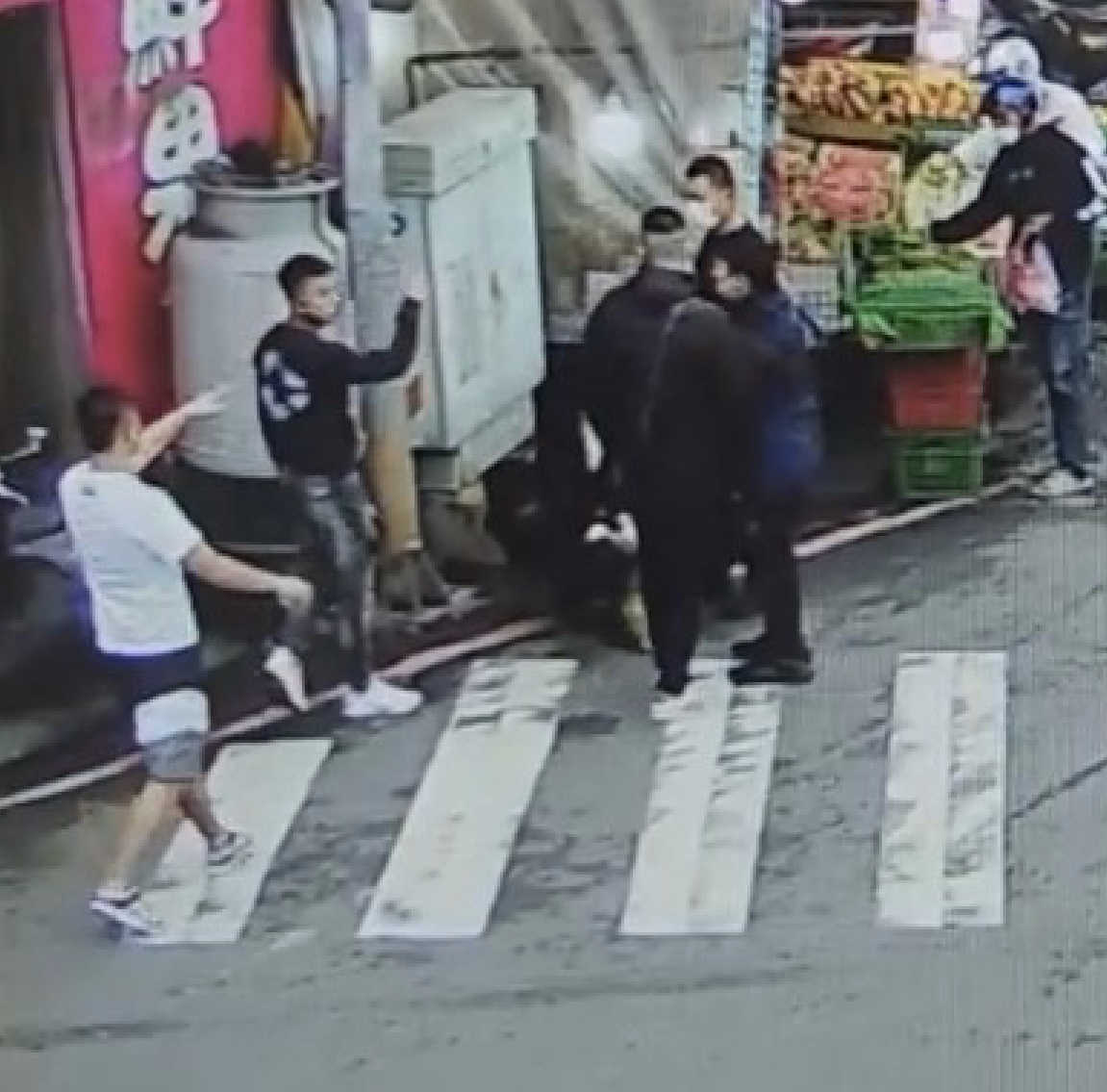 李嫌為首搶奪組出現搶詐款。(記者徐煜勝翻攝)