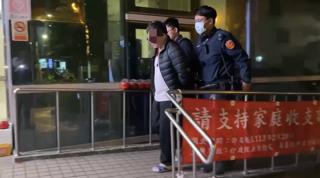 板橋警將林姓通緝犯逮捕。(記者徐煜勝翻攝)