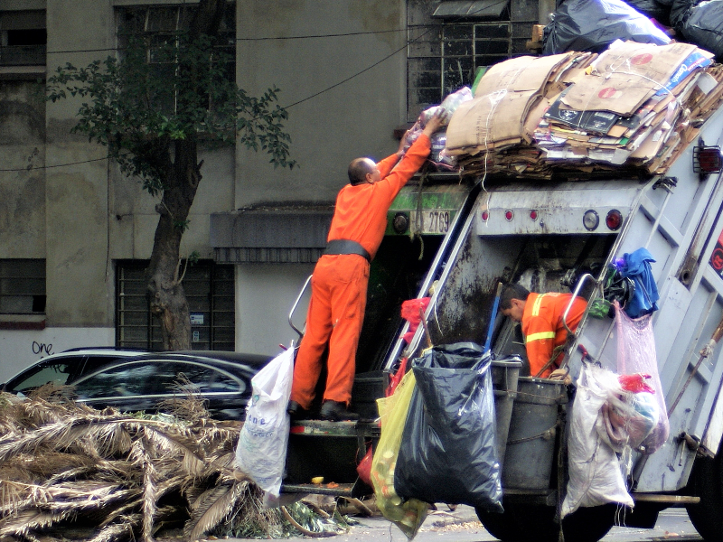 加強垃圾清理和處理的頻率，使觀光區域保持乾淨整潔。（圖/蕭禾翊翻攝）