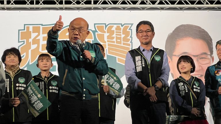 前行政院長蘇貞昌為劉建國站台。（記者林金聖翻攝）