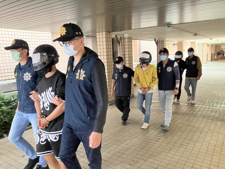 夾帶海洛因3名泰國男子遭逮捕送辦。（記者徐煜勝翻攝）