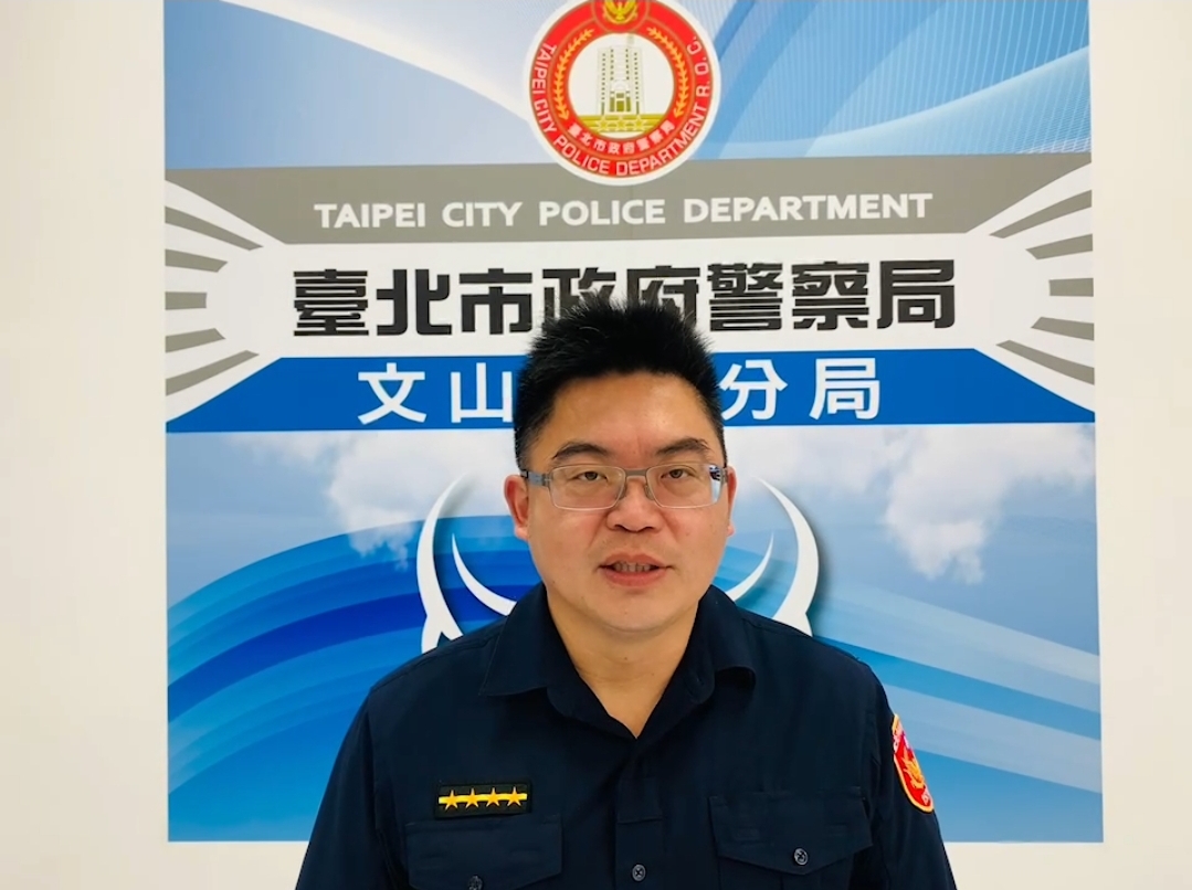 木柵派出所副所長黃健展呼籲民眾加強防竊措施,提醒尋覓伸手可及或易翻越之陽台的竊賊。(記者黃荷琇 翻攝)