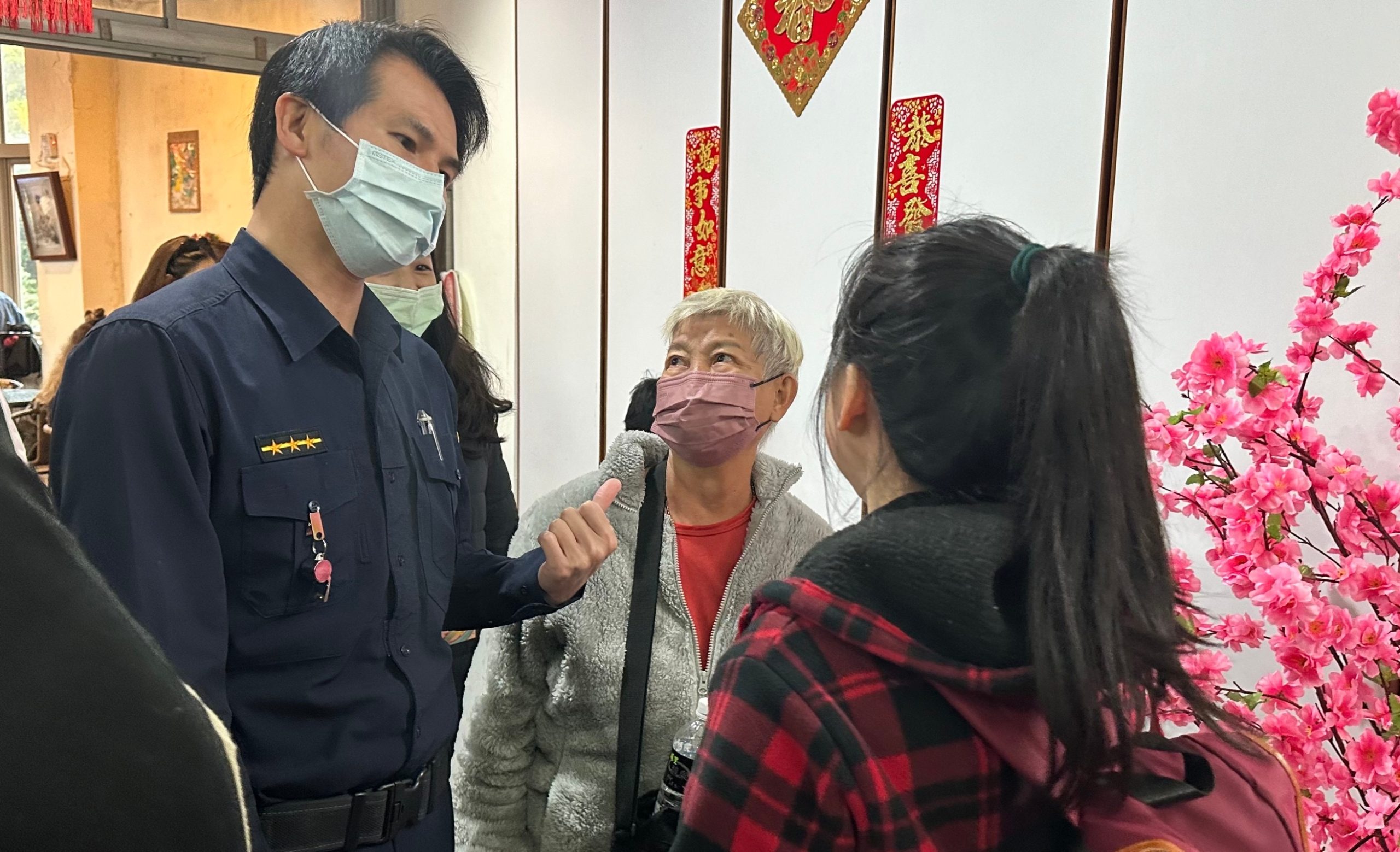 瑞芳警方助馬籍女子找回母親。(記者徐煜勝翻攝)