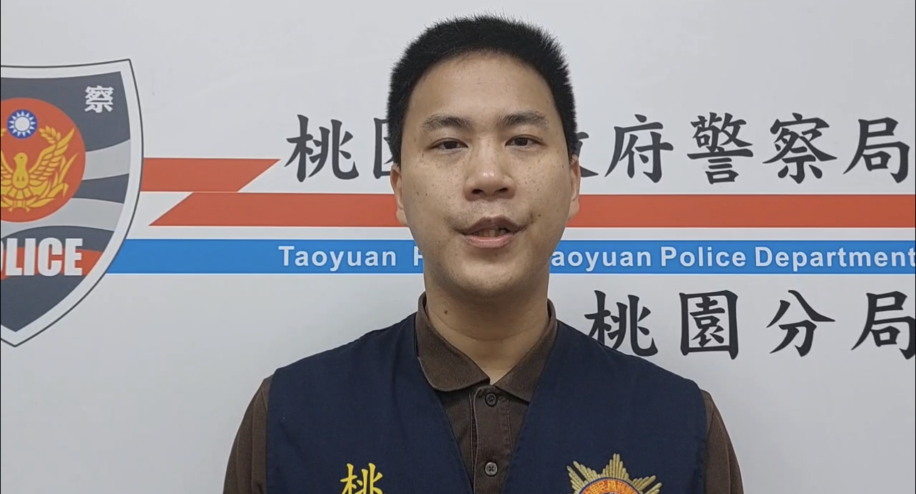 桃園警分局偵查隊副隊長黃尚緯說明案情。（記者徐煜勝翻攝）