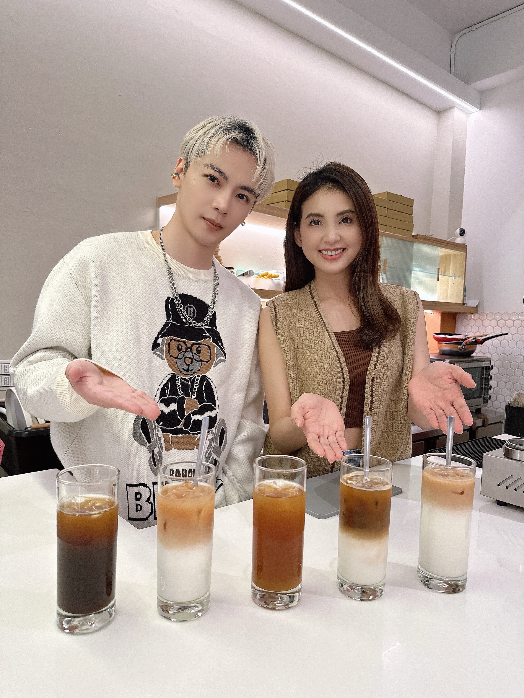 為期五天限定飲品外帶買一送一爆單,讓前來應徵員工的韋汝,當場嚇傻。(照片/此拾此客提供)