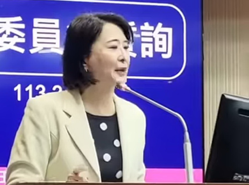 王鴻薇質疑,海軍和空軍採購同樣的產品,為何海軍就可以自外於政府採購法?(圖/翻攝自王鴻薇臉書)