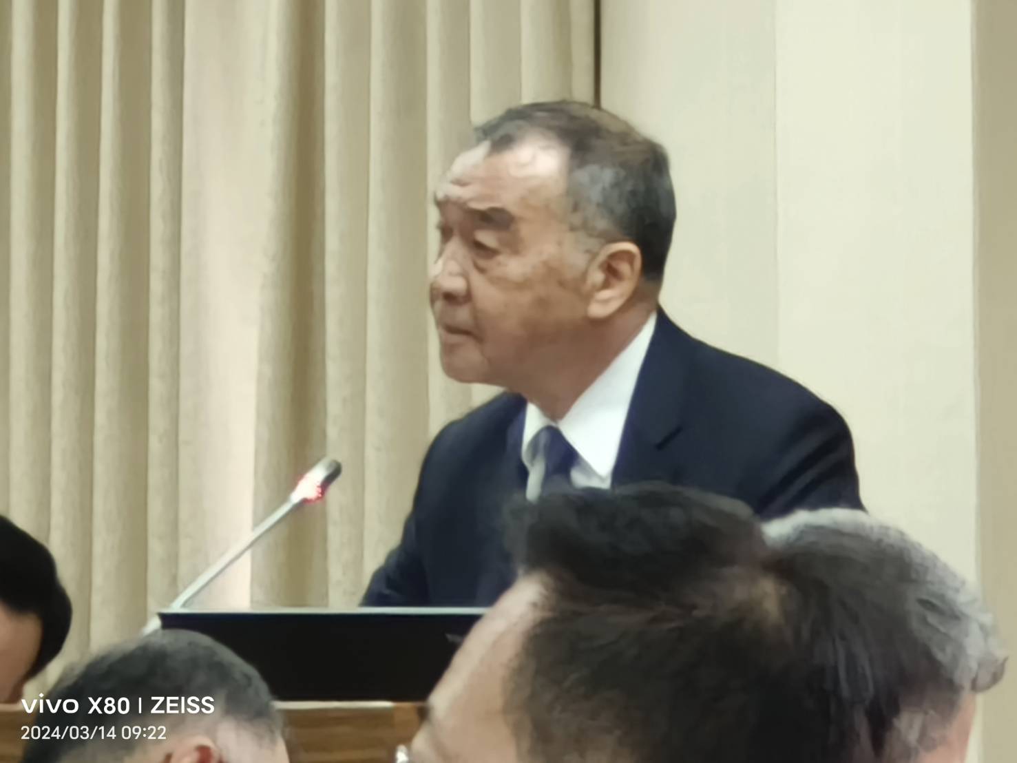國防部長邱國正當場承諾將全面檢討,敦睦補助從優從寬認定。(記者 包克明攝)