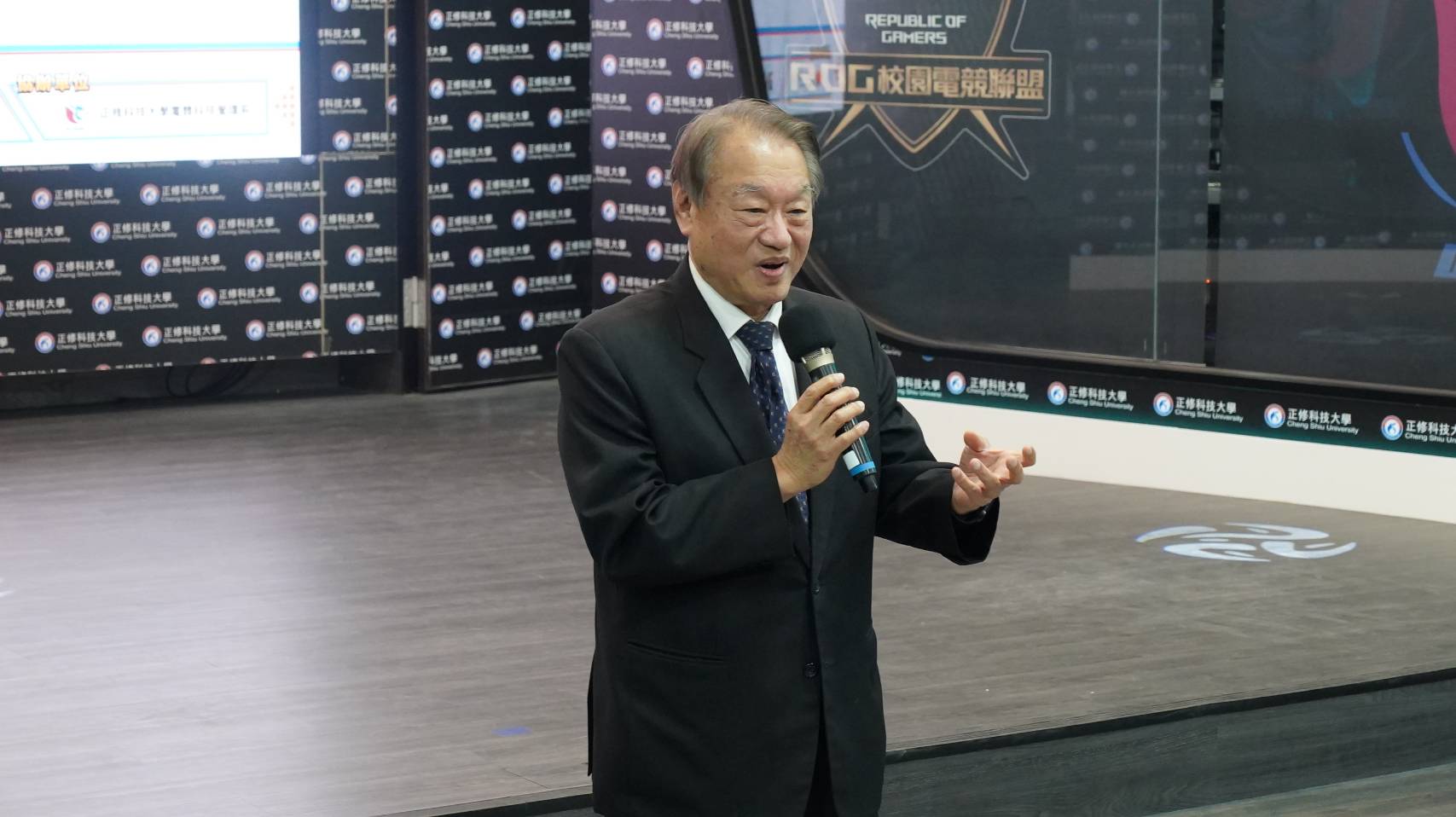 正修科大龔瑞璋校長表示:活到老玩到老,唯有透過不斷跟科技接軌,才能讓身心均衡健康。(圖/正修科大電競系提供)
