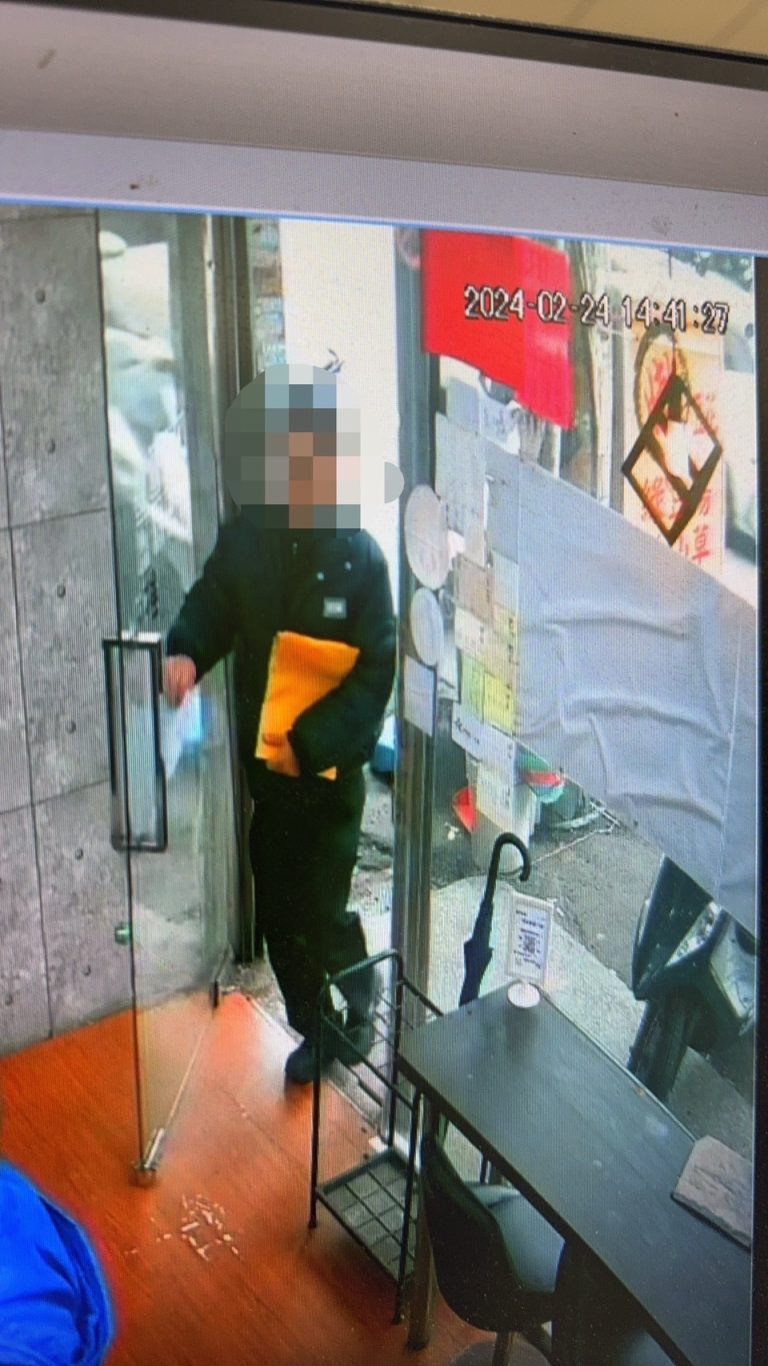 新豐地區發生了一起店員遭遇詭異紙條的事件嫌疑犯監視器畫面。（圖/新湖分局提供）