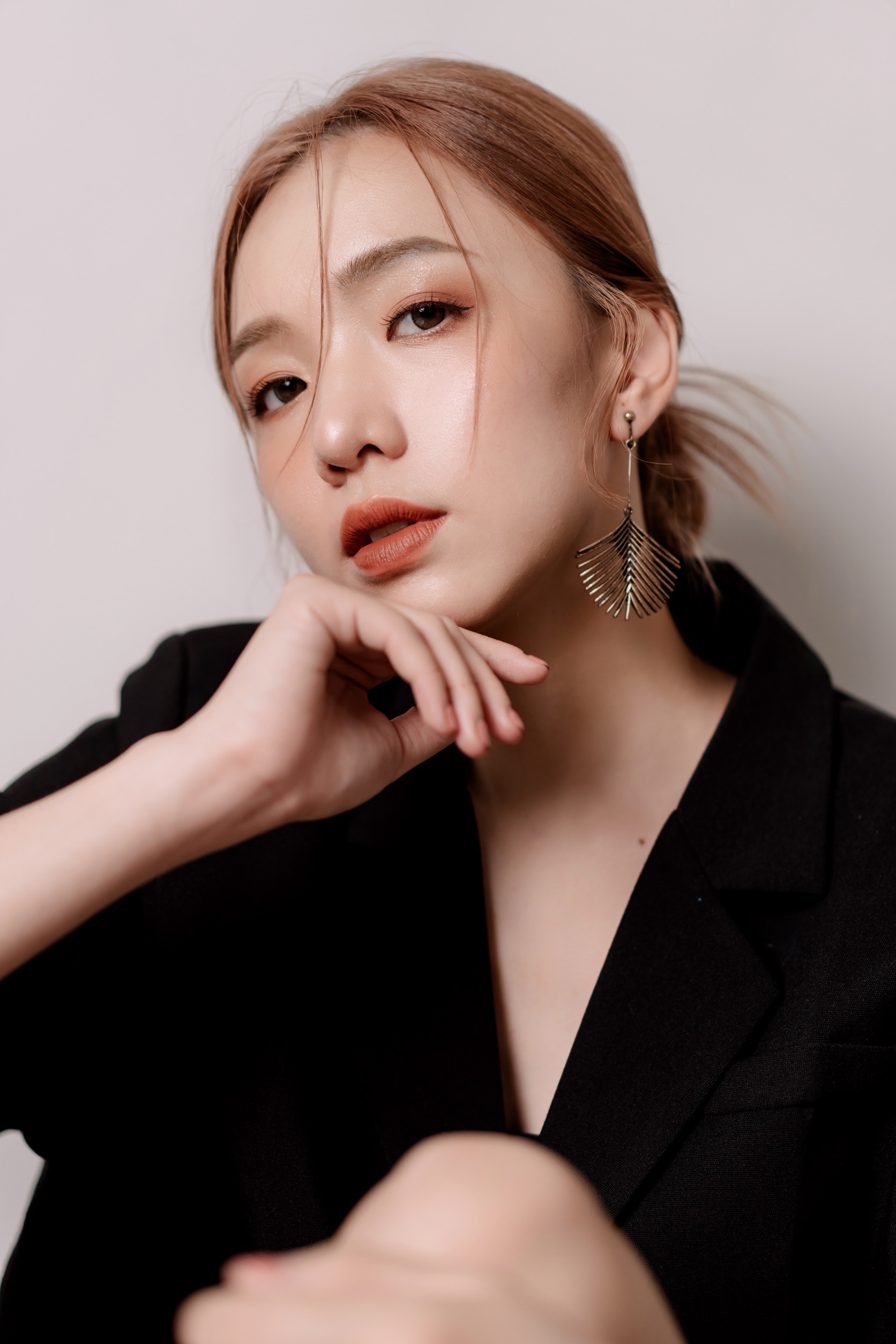 對於未來在演藝事業上的計畫及目標,蕎洢Joy以成為全方位的藝人不停歇的努力著。(照片/蕎洢Joy提供)