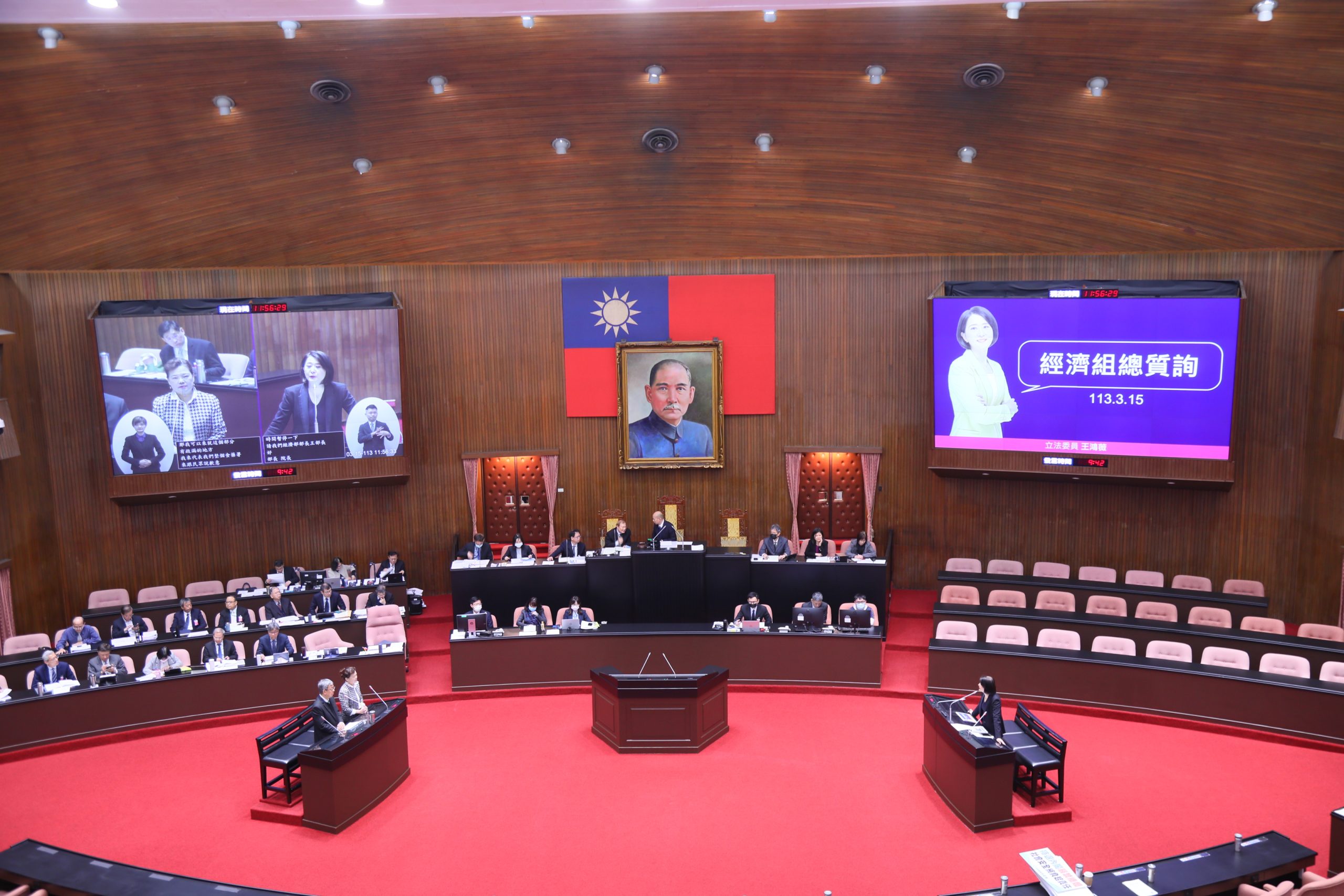 王鴻薇指出,經濟部堅持漲價是因為燃料漲價根本說謊。(記者 包克明攝)