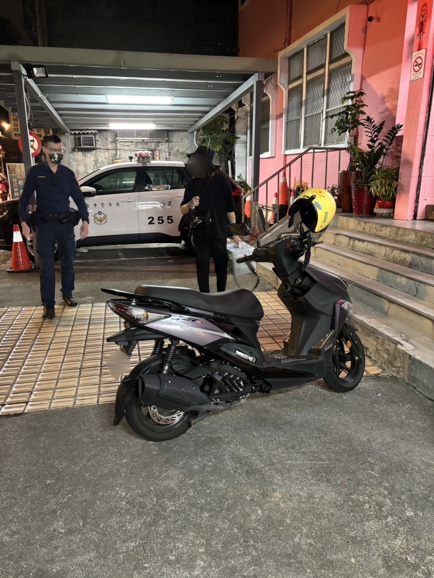 尋獲陳姓男子遺失重型機車。(記者薛秀蓮翻攝)