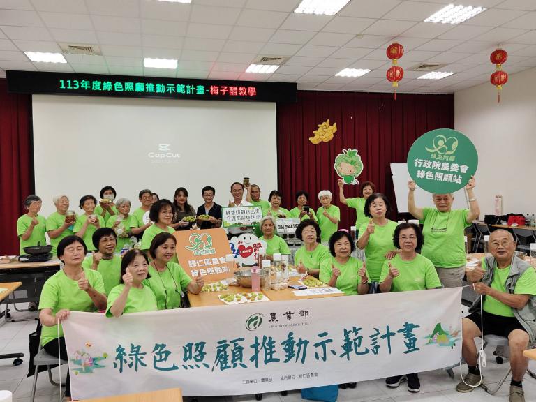 台灣首家擁有米其林二星奬章的湯底-苗妞串串香金湯麻辣鴛鴦鍋插旗台北東區熱門商圈。(圖/苗妞串串香辣鍋提供)