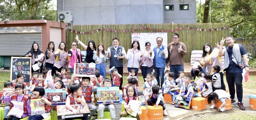 「送愛偏鄉零距離」公益活動,圓滿實現孩子們的願望。(圖/記者林照東攝)