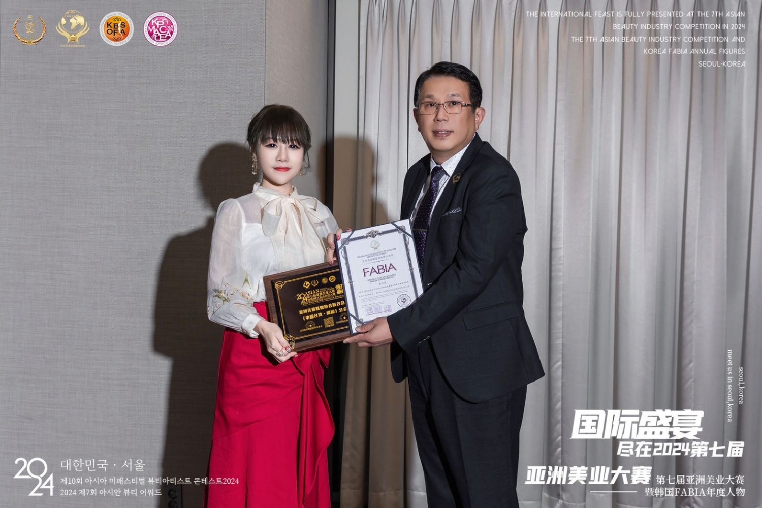 FABIA台灣分會長陳芊羽接受亞洲美業賽事主委證書(台灣唯一代表)。(記者張欽翻攝)