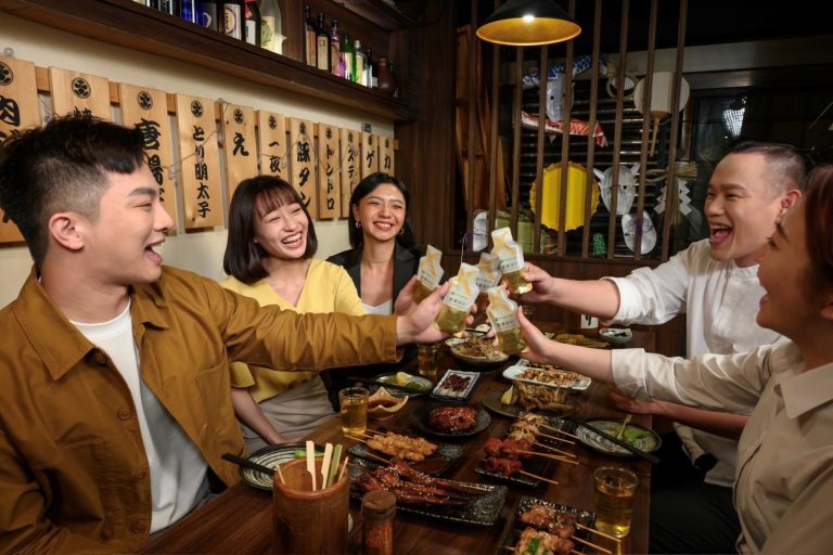 薑黃綠藻複方，讓國人在聚餐狂歡之餘，仍能維持最佳精神狀態。(圖/新東陽樂活式提供)