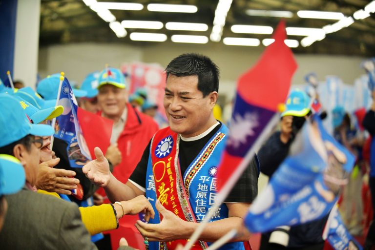 國民黨平地原住民立委黃仁關心這一場由台東縣觀光協會發起的陳抗活動，特別派員到場，全程參與。(記者包克明翻攝)