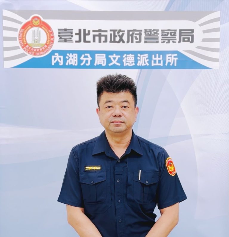 文德派出所所長楊開琮。（記者薛秀蓮翻攝)