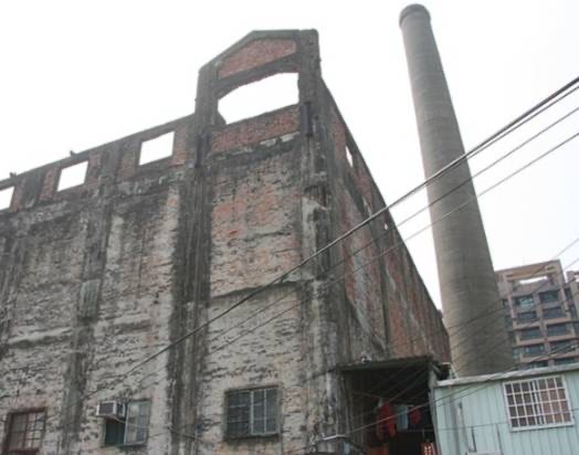 全台灣罕見僅存的大煙囪重要遺跡,屋中屋空中閣樓,有望成為國際城市櫥窗。(圖/記者黃溎芬翻攝)