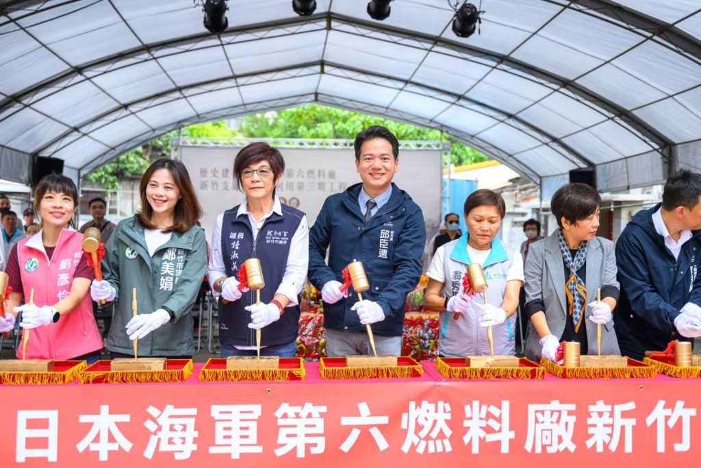 邱臣遠副市長主持開工敲儀式,祈求工程順利進行。(圖/記者黃溎芬翻攝)