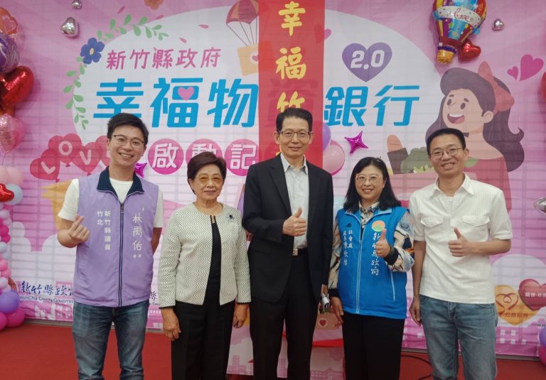 海霞教育基金會楊阿姨（左二）是安德烈行動計畫的重要推手。（圖/記者黃溎芬攝影）