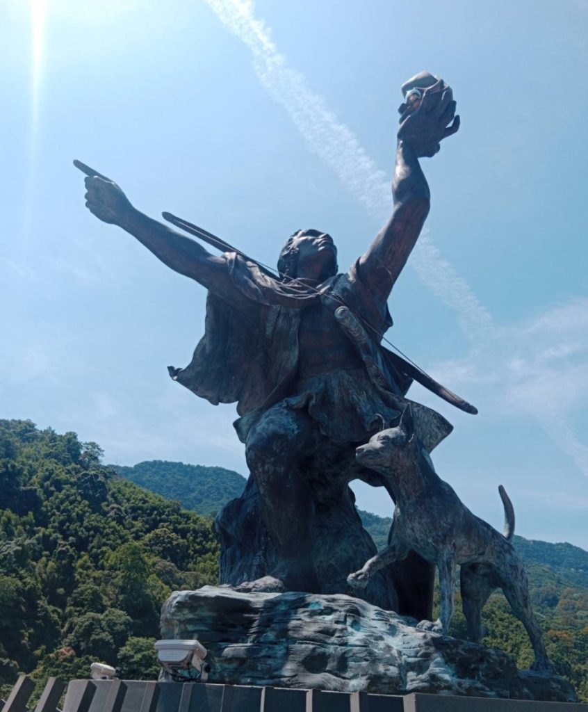 甜蜜豐收樂桃尖石五月展售會，18.19日在玉峰大橋旁泰雅勇士廣場熱情展開。（圖/記者黃溎芬攝影）