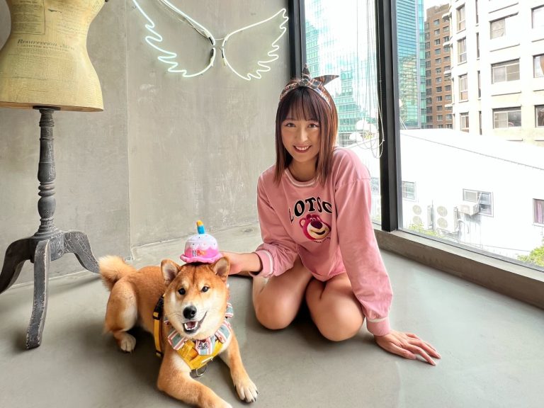 朋友來家中作客，濃烈的寵物異味讓他們感到不適，寵物異味煩惱，讓你感到尷尬和無奈嗎?(圖/ IG 小樂寶rock宇宙提供)