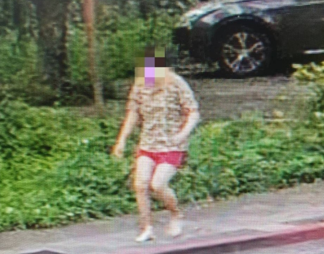 文山第一分局指南派出所警員沈家鈞接獲通報，成功於秀明路二段萬興國小附近找到吳先生。（記者黃荷琇 翻攝）