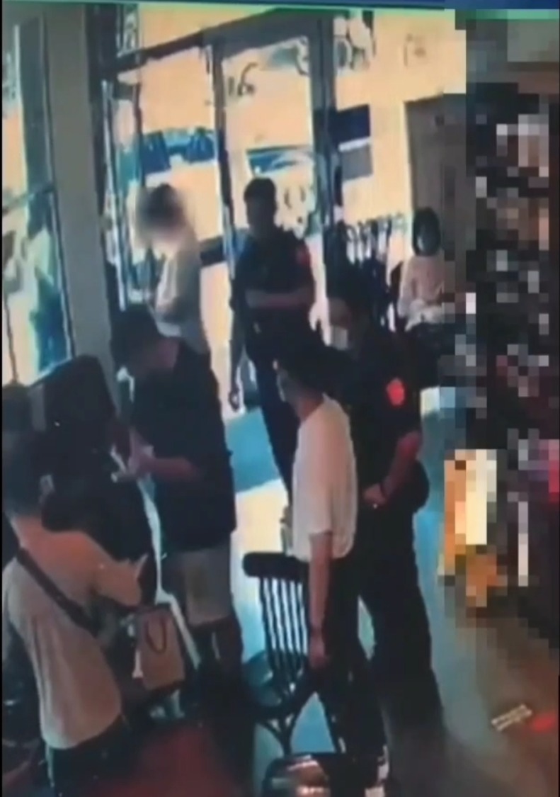 文山第一分局協助余男與假酒商相約再交易紅酒30瓶，面交金額約150萬新臺幣。（記者黃荷琇 翻攝）