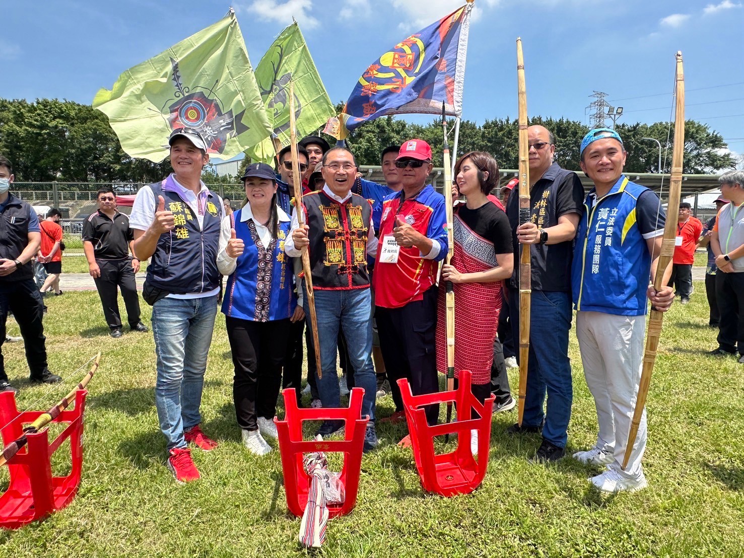新北市長侯友宜期許來自不同地方的原住民選手們以箭會友,藉參加此一原住民傳統文化的運動賽事促進各族群間的交流聯誼。(記者包克明 攝)