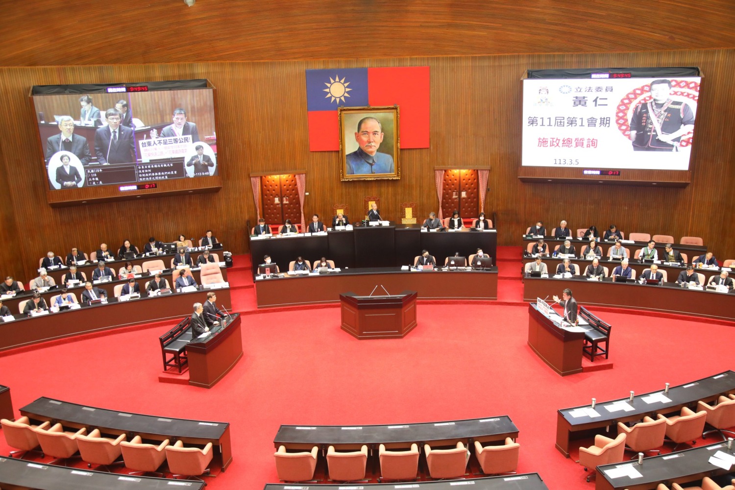 立法委員黃仁在立法院院會發言爭取「花東快速公路建設特別條例草案」及「國道6東延花蓮建設特別條例草案」能在本會期通過立法。(記者包克明 翻攝)