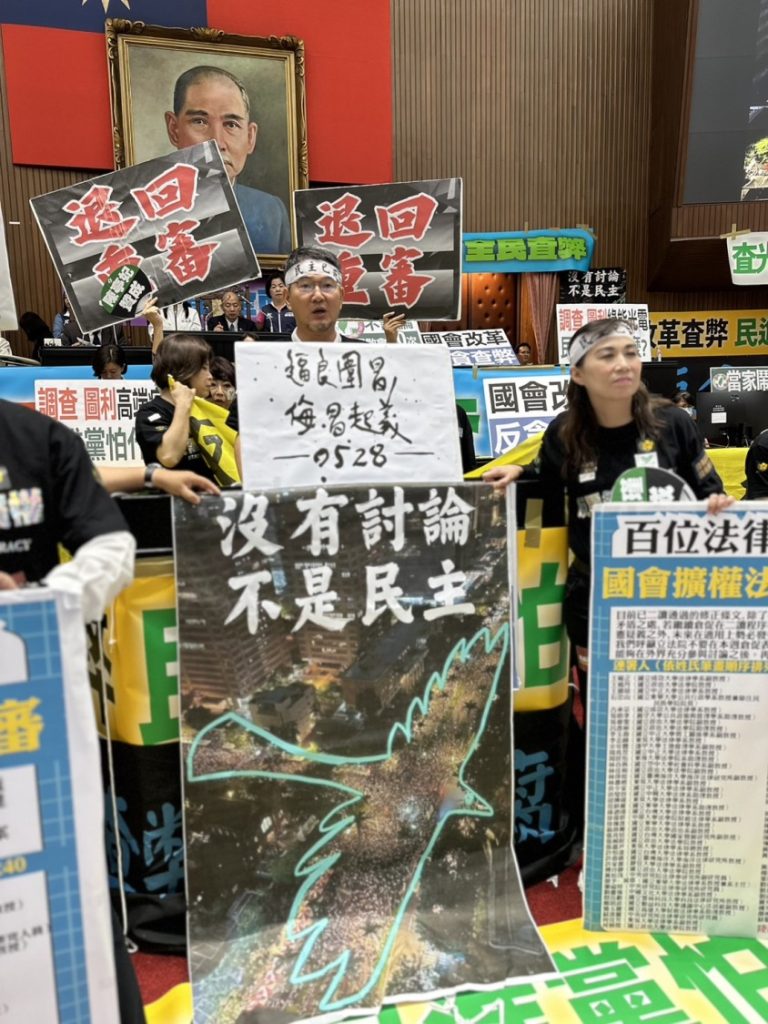 立委劉建國對國民黨強推擴權法案致立院內耗，質疑藍委心中還有台灣人的靈魂嗎？(記者張欽翻攝)