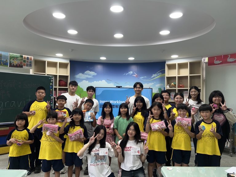 新北康橋國際學校與文光國小湖口分校進行跨教育階段交流 搭配英語教學為偏鄉學童撒下醫學種子