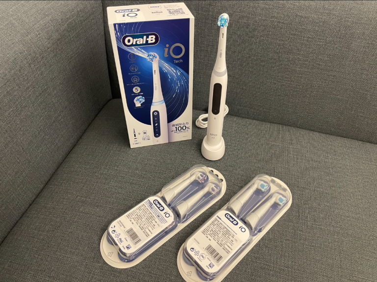 多功能電動牙刷組，清潔效果超越音波震動三倍。(翻攝自「momo網購好物交流」臉書社團)