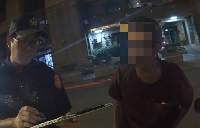 李男對車主身份一問三不知,謊稱車輛為其所有,經警方聯繫車主,確認車輛未曾出借。(記者黃荷琇 翻攝)