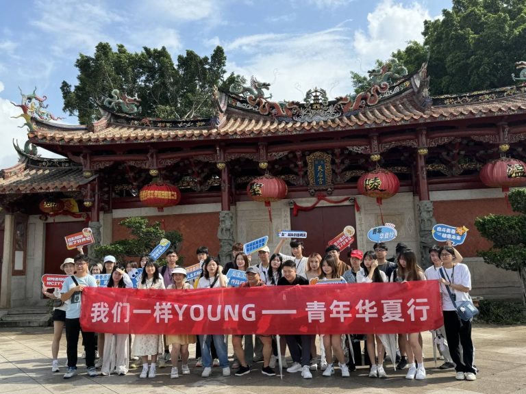 我們一樣YOUNG在泉州天後宮開啟華夏行。（泉州廣播電視臺提供）