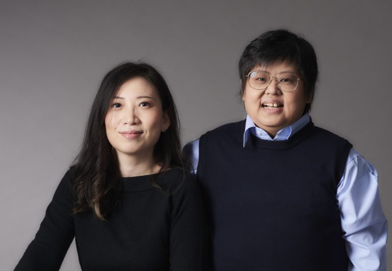 大可為創意開發創辦人蔡寒筠(左)與洪淳茹(右)運用多年專業協助萬華在地創生，振興在地商圈。(圖/大可為創意開發提供)