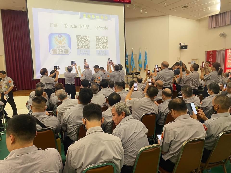 臺北市政府警察局文二分局因應113年度義警及民防等民力常年訓練工作,日前假分局10樓大禮堂舉辦義警及民防大隊基本訓練。(記者 張艷君翻攝)