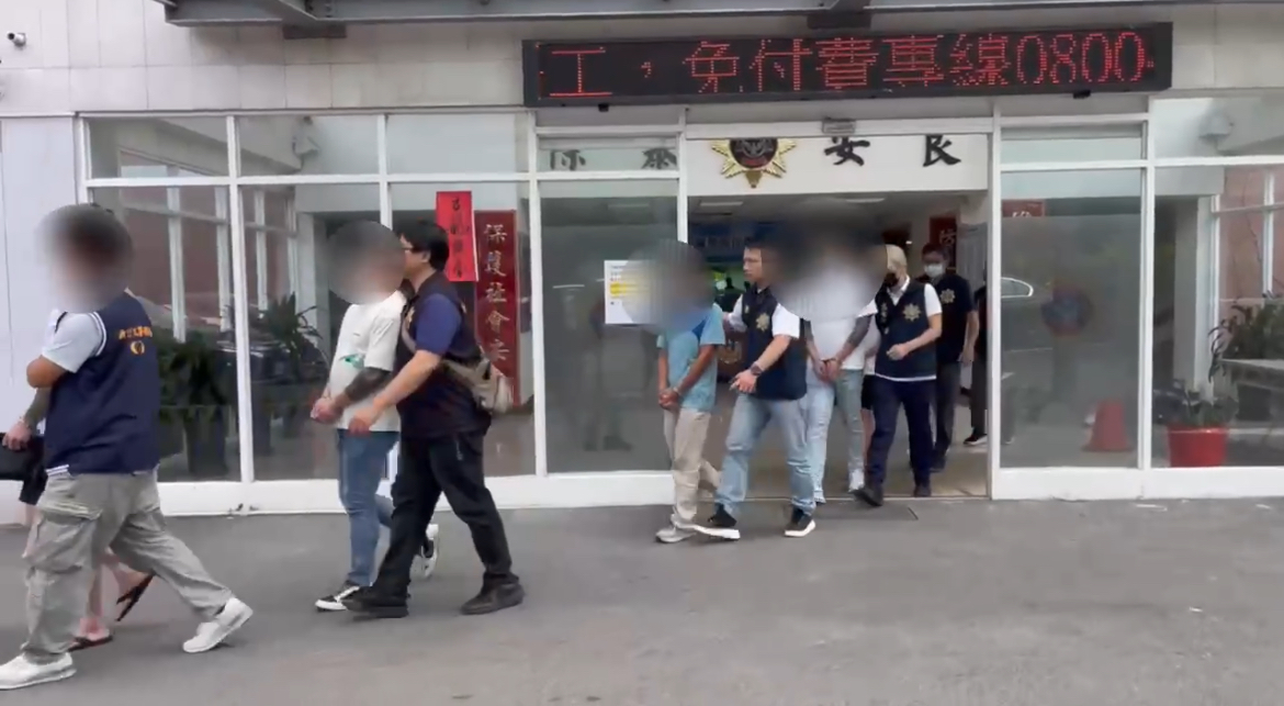 新北警方強勢掃蕩黑幫,檢肅19件幫派組織逮136人。(記者徐煜勝翻攝)