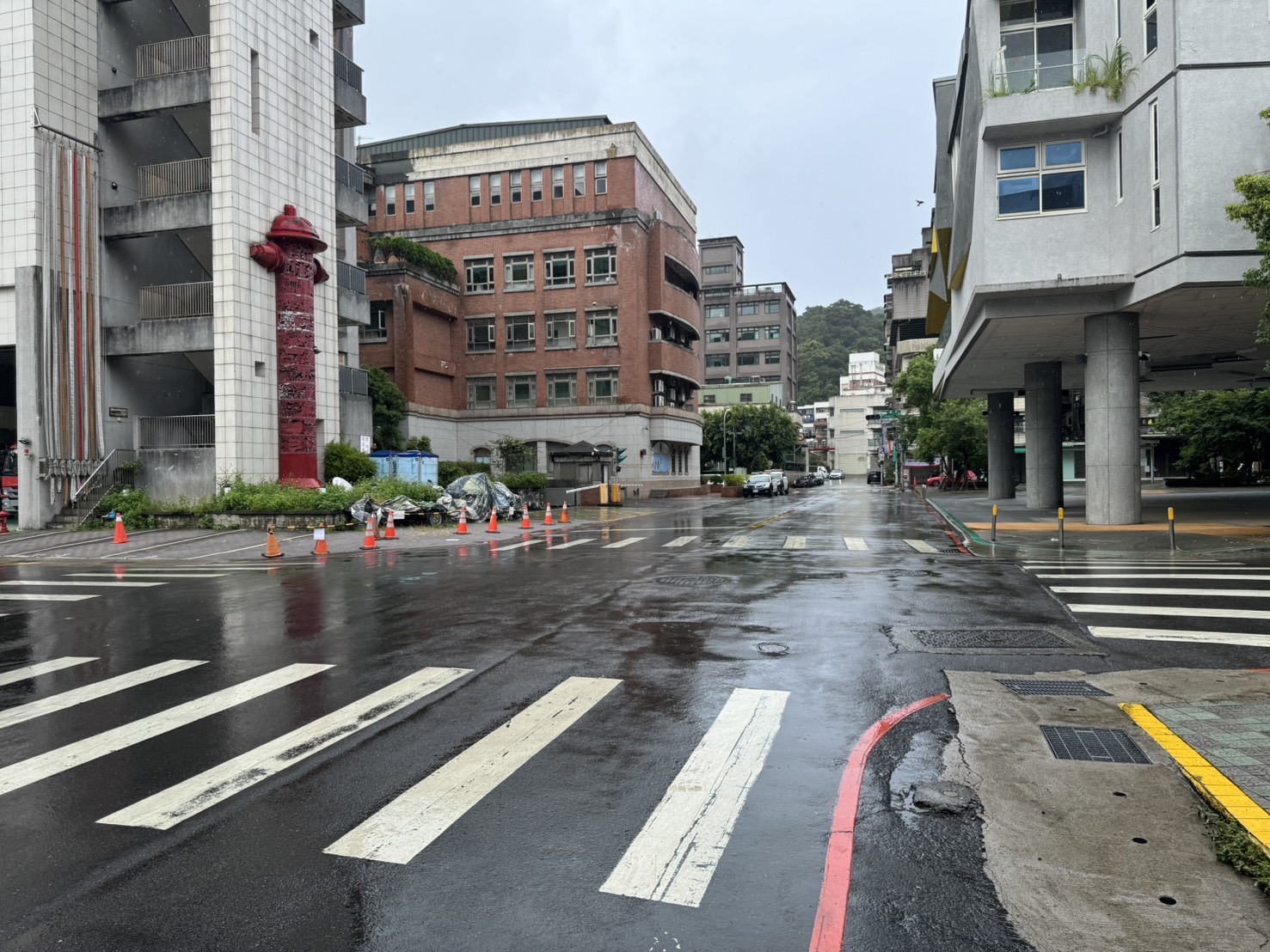 演習開始街道人車淨空。(記者徐煜勝翻攝)