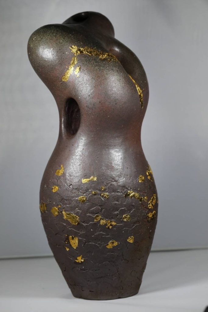 陶‧時光 陳清河柴燒陶藝個展作品:矜姿愉悅。(圖/記者林照東翻攝)