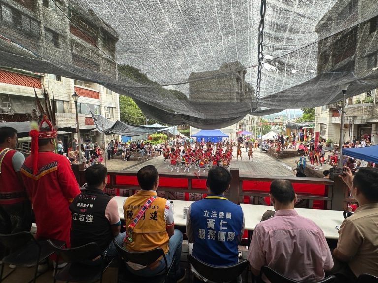 奇浩部落一年一度的豐年祭盛大登場，國民黨平地原住民立委黃仁指派特助到場參與，全力支持。(圖／黃仁國會辦公室)