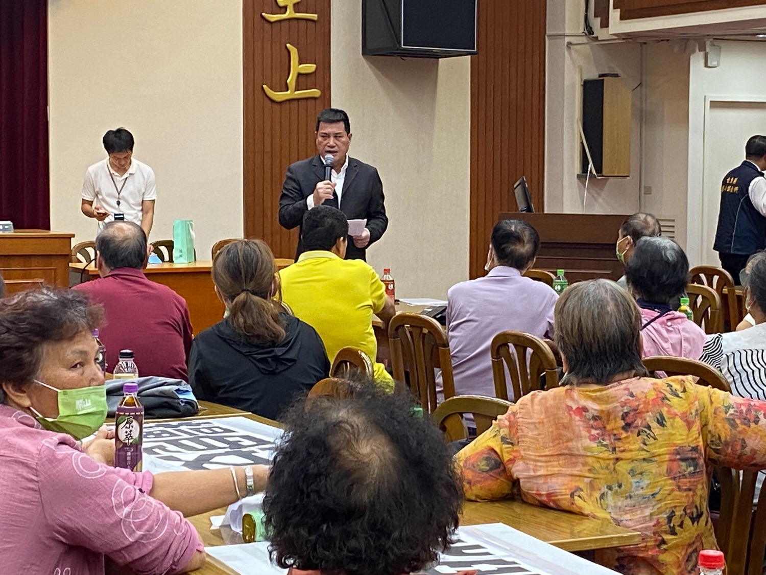 國民黨平地原住民立法委員黃仁關切台東龍過脈部落及利吉部落族人缺水問題。(圖/黃仁國會辦公室)