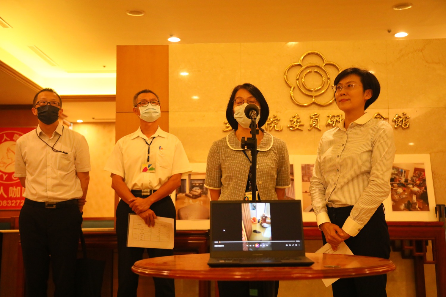 林岱樺主張中央主管機關提供受災戶每戶30萬元的無息分期貸款,並規劃長期(10年至20年)的償還方案。(記者包克明 攝)