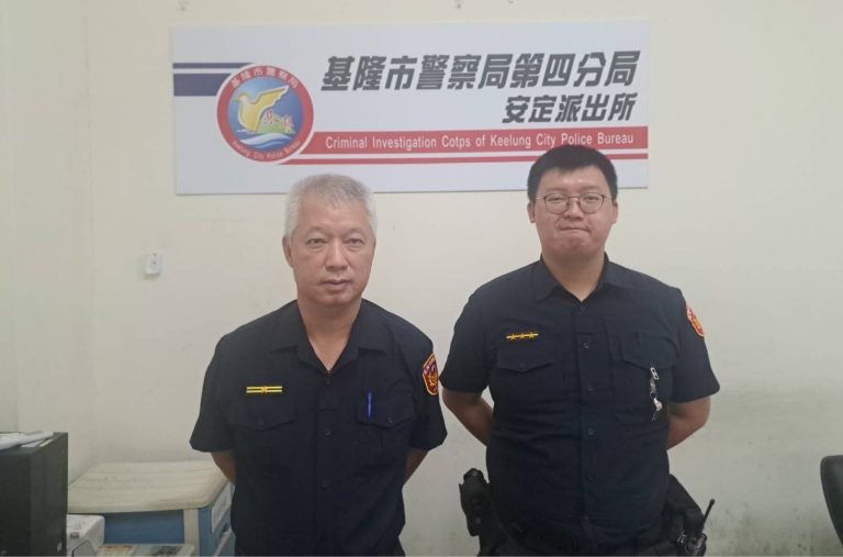 基隆市警察局第四分局安定派出所所長林志祥、警員陳皓銘（左至右）。（記者薛秀蓮翻攝)