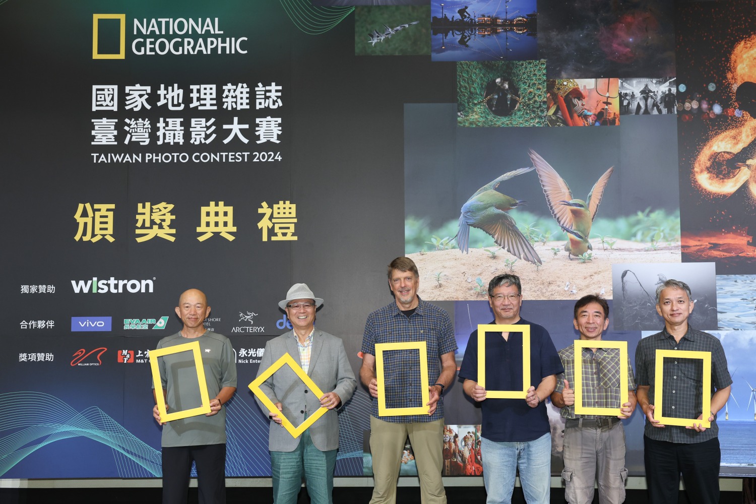 知名生態環境導演柯金源、緯創資通林憲銘董事長、國際知名生態攝影師提姆．雷曼（Tim Laman）、國家地理雜誌總編輯李永適、台北市天文協會理事長劉志安、《國家地理》雜誌特約攝影師陳郁文合影。（國家地理雜誌提供）