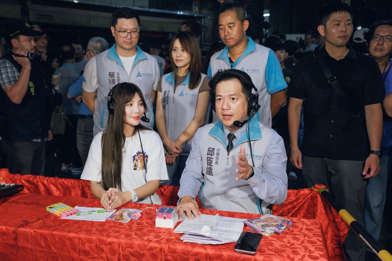 現場透過網路直播,讓全國民眾可以零距離參與這場傳統文化儀式。(圖/記者林照東翻攝)